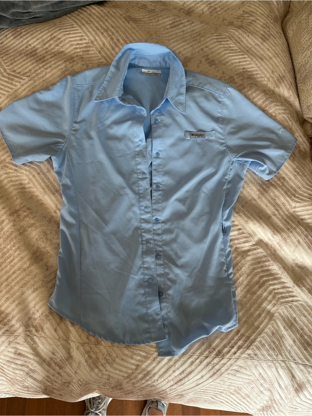 Columbia Women's Sky Blue Short-Sleeve Button-Down Shirt